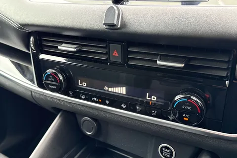 MJ23JXB Nissan Qashqai 1.3 DIG-T MHEV N-Connecta XTRON Euro 6 (s/s) 5dr Thumbnail #23