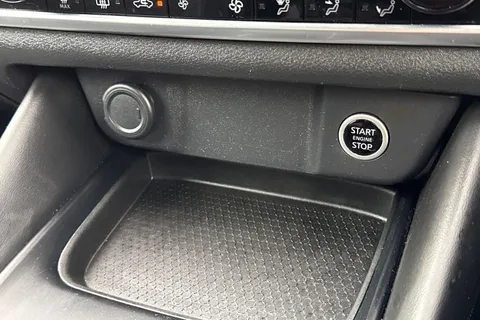 MJ23JXB Nissan Qashqai 1.3 DIG-T MHEV N-Connecta XTRON Euro 6 (s/s) 5dr Thumbnail #52