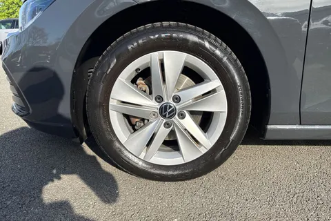 DG73KHZ Volkswagen Golf 1.5 TSI Life 5dr Thumbnail #10