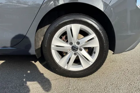 DG73KHZ Volkswagen Golf 1.5 TSI Life 5dr Thumbnail #11