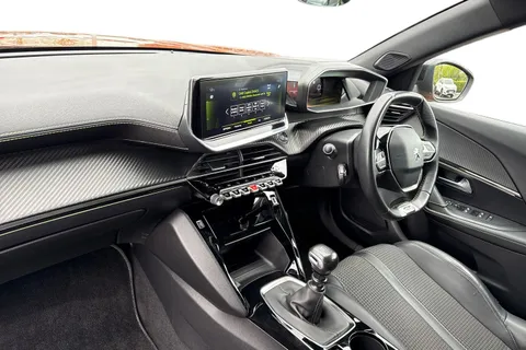15 of 67 for PEUGEOT 2008 1.2 PureTech GT Line Euro 6 (s/s) 5dr