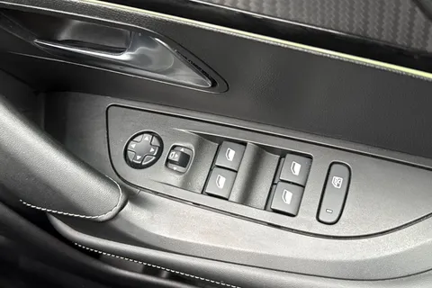 42 of 67 for PEUGEOT 2008 1.2 PureTech GT Line Euro 6 (s/s) 5dr