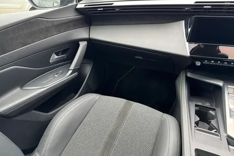 KM25WAU PEUGEOT 308 SW 1.2 HYBRID GT e-DSC6 Euro 6 (s/s) 5dr Thumbnail #20