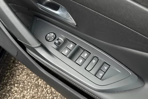 KM25WAU PEUGEOT 308 SW 1.2 HYBRID GT e-DSC6 Euro 6 (s/s) 5dr Thumbnail #21