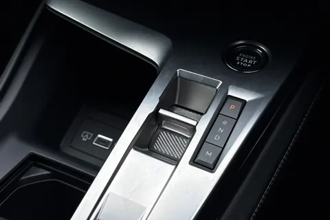 KM25WAU PEUGEOT 308 SW 1.2 HYBRID GT e-DSC6 Euro 6 (s/s) 5dr Thumbnail #23