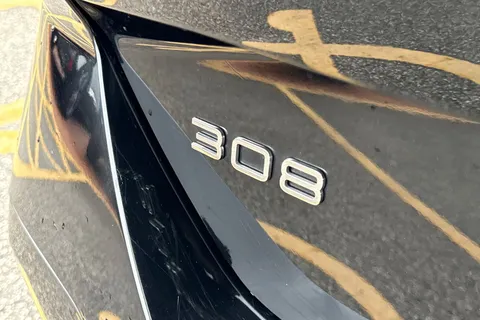 KM25WAU PEUGEOT 308 SW 1.2 HYBRID GT e-DSC6 Euro 6 (s/s) 5dr Thumbnail #33