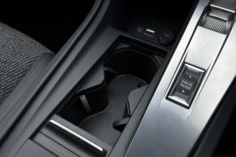 KM25WAU PEUGEOT 308 SW 1.2 HYBRID GT e-DSC6 Euro 6 (s/s) 5dr Thumbnail #42