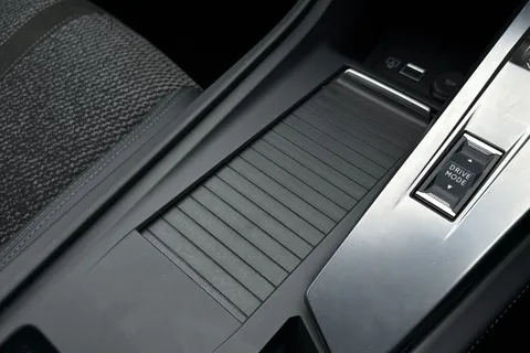 KM25WAU PEUGEOT 308 SW 1.2 HYBRID GT e-DSC6 Euro 6 (s/s) 5dr Thumbnail #43