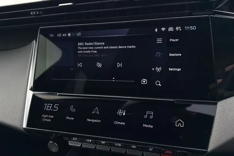 KM25WAU PEUGEOT 308 SW 1.2 HYBRID GT e-DSC6 Euro 6 (s/s) 5dr Thumbnail #51