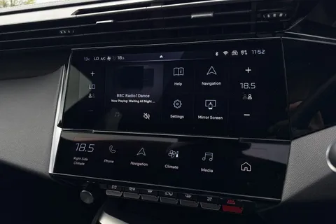 KM25WAU PEUGEOT 308 SW 1.2 HYBRID GT e-DSC6 Euro 6 (s/s) 5dr Thumbnail #52