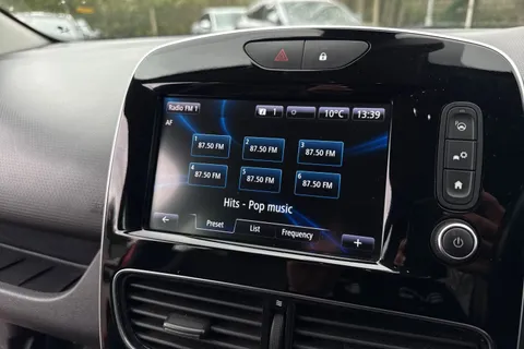 HY18VBJ Renault Clio 0.9 TCe Signature Nav Euro 6 (s/s) 5dr Thumbnail #12