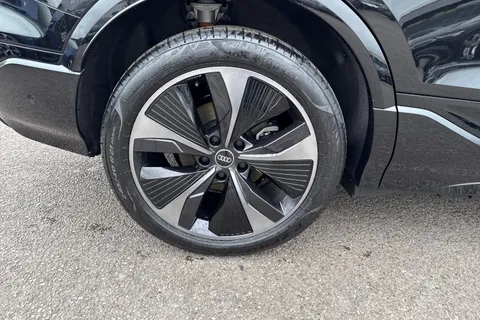  Audi Q6 E-Tron 100kWh Performance Black Edition Auto 5dr Thumbnail #13