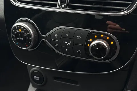 HY18VBJ Renault Clio 0.9 TCe Signature Nav Euro 6 (s/s) 5dr Thumbnail #19