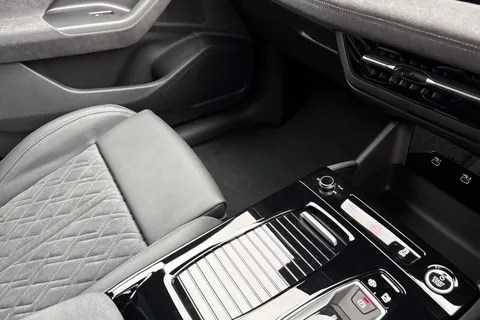  Audi Q6 E-Tron 100kWh Performance Black Edition Auto 5dr Thumbnail #20