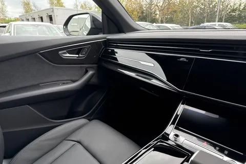 19 of 62 for Audi Q8 3.0 TDI V6 Black Edition Tiptronic quattro Euro 6 (s/s) 5dr