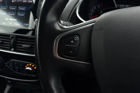 HY18VBJ Renault Clio 0.9 TCe Signature Nav Euro 6 (s/s) 5dr Thumbnail #27