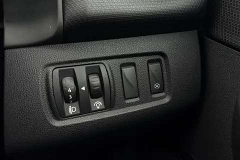 HY18VBJ Renault Clio 0.9 TCe Signature Nav Euro 6 (s/s) 5dr Thumbnail #29