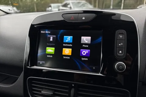 HY18VBJ Renault Clio 0.9 TCe Signature Nav Euro 6 (s/s) 5dr Thumbnail #31