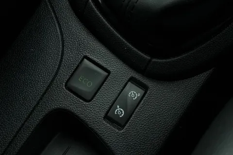 HY18VBJ Renault Clio 0.9 TCe Signature Nav Euro 6 (s/s) 5dr Thumbnail #35