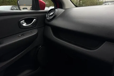 HY18VBJ Renault Clio 0.9 TCe Signature Nav Euro 6 (s/s) 5dr Thumbnail #36