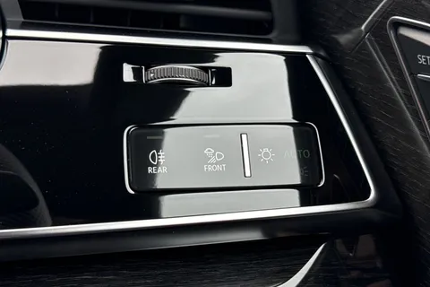 41 of 62 for Audi Q8 3.0 TDI V6 Black Edition Tiptronic quattro Euro 6 (s/s) 5dr