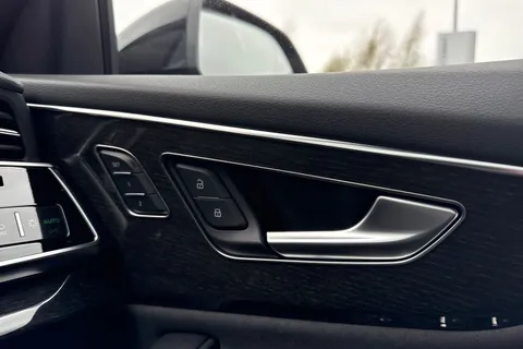 42 of 62 for Audi Q8 3.0 TDI V6 Black Edition Tiptronic quattro Euro 6 (s/s) 5dr