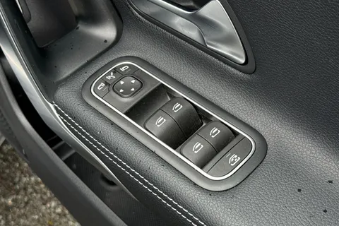 KM73TKU Mercedes-Benz Cla Class 1.3 CLA180h MHEV AMG Line (Premium Plus) Shooting Brake 7G-DCT Euro 6 (s/s) 5dr Thumbnail #19