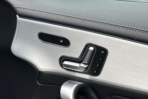 KM73TKU Mercedes-Benz Cla Class 1.3 CLA180h MHEV AMG Line (Premium Plus) Shooting Brake 7G-DCT Euro 6 (s/s) 5dr Thumbnail #31