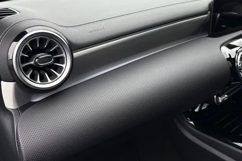 KM73TKU Mercedes-Benz Cla Class 1.3 CLA180h MHEV AMG Line (Premium Plus) Shooting Brake 7G-DCT Euro 6 (s/s) 5dr Thumbnail #36