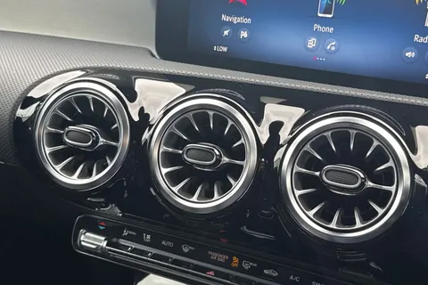 KM73TKU Mercedes-Benz Cla Class 1.3 CLA180h MHEV AMG Line (Premium Plus) Shooting Brake 7G-DCT Euro 6 (s/s) 5dr Thumbnail #41