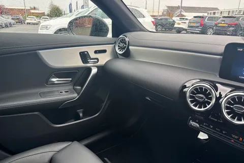 KM73TKU Mercedes-Benz Cla Class 1.3 CLA180h MHEV AMG Line (Premium Plus) Shooting Brake 7G-DCT Euro 6 (s/s) 5dr Thumbnail #44