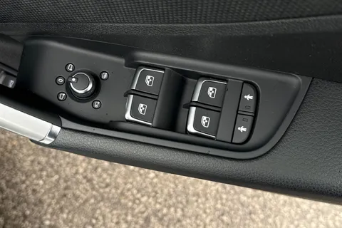 PK21YHF Audi Q2 Sport 35 TFSI  150 PS 6-speed Thumbnail #22