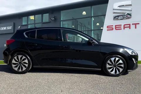 DN68ZKM Ford Focus 1.0T EcoBoost Zetec Hatchback 5dr Petrol Auto Euro 6 (s/s) (125 ps) Thumbnail #3