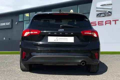 DN68ZKM Ford Focus 1.0T EcoBoost Zetec Hatchback 5dr Petrol Auto Euro 6 (s/s) (125 ps) Thumbnail #4