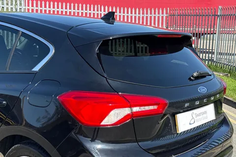 DN68ZKM Ford Focus 1.0T EcoBoost Zetec Hatchback 5dr Petrol Auto Euro 6 (s/s) (125 ps) Thumbnail #7