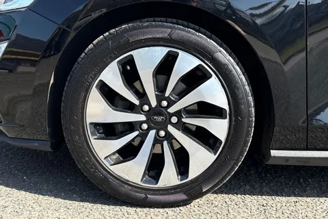 DN68ZKM Ford Focus 1.0T EcoBoost Zetec Hatchback 5dr Petrol Auto Euro 6 (s/s) (125 ps) Thumbnail #9