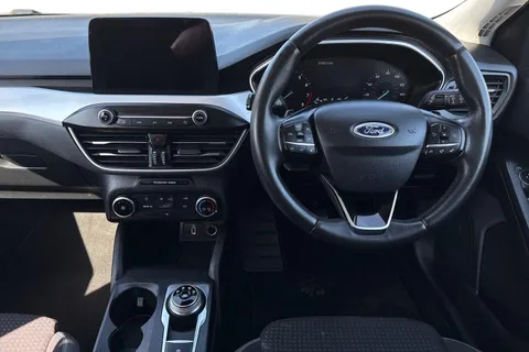 DN68ZKM Ford Focus 1.0T EcoBoost Zetec Hatchback 5dr Petrol Auto Euro 6 (s/s) (125 ps) Thumbnail #17