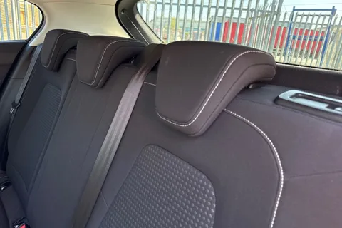 DN68ZKM Ford Focus 1.0T EcoBoost Zetec Hatchback 5dr Petrol Auto Euro 6 (s/s) (125 ps) Thumbnail #18