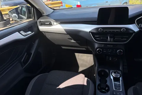 DN68ZKM Ford Focus 1.0T EcoBoost Zetec Hatchback 5dr Petrol Auto Euro 6 (s/s) (125 ps) Thumbnail #19