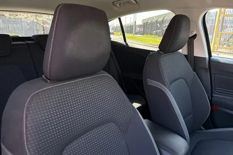 DN68ZKM Ford Focus 1.0T EcoBoost Zetec Hatchback 5dr Petrol Auto Euro 6 (s/s) (125 ps) Thumbnail #23