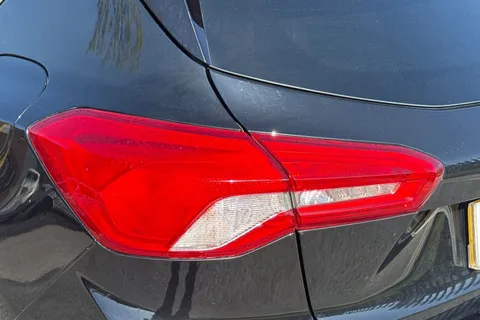 DN68ZKM Ford Focus 1.0T EcoBoost Zetec Hatchback 5dr Petrol Auto Euro 6 (s/s) (125 ps) Thumbnail #26