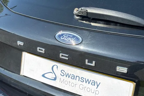 DN68ZKM Ford Focus 1.0T EcoBoost Zetec Hatchback 5dr Petrol Auto Euro 6 (s/s) (125 ps) Thumbnail #27