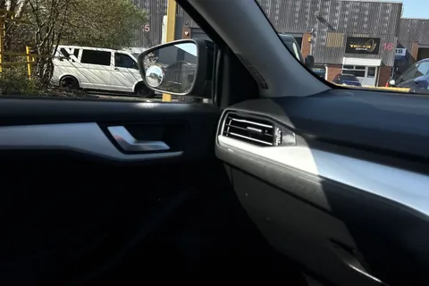 DN68ZKM Ford Focus 1.0T EcoBoost Zetec Hatchback 5dr Petrol Auto Euro 6 (s/s) (125 ps) Thumbnail #30