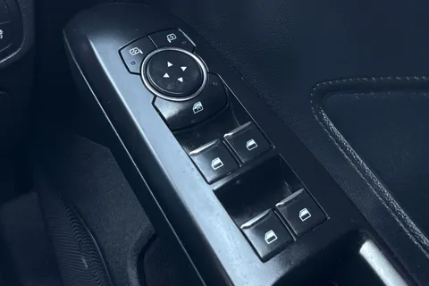 DN68ZKM Ford Focus 1.0T EcoBoost Zetec Hatchback 5dr Petrol Auto Euro 6 (s/s) (125 ps) Thumbnail #31