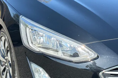 DN68ZKM Ford Focus 1.0T EcoBoost Zetec Hatchback 5dr Petrol Auto Euro 6 (s/s) (125 ps) Thumbnail #34