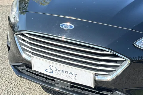 DN68ZKM Ford Focus 1.0T EcoBoost Zetec Hatchback 5dr Petrol Auto Euro 6 (s/s) (125 ps) Thumbnail #35