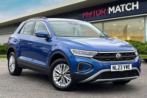 NL23VWE Volkswagen T-Roc 1.5 TSI Life Euro 6 (s/s) 5dr Thumbnail #2