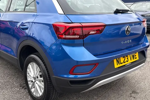 NL23VWE Volkswagen T-Roc 1.5 TSI Life Euro 6 (s/s) 5dr Thumbnail #9