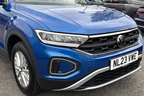NL23VWE Volkswagen T-Roc 1.5 TSI Life Euro 6 (s/s) 5dr Thumbnail #10