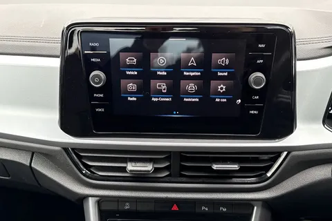 NL23VWE Volkswagen T-Roc 1.5 TSI Life Euro 6 (s/s) 5dr Thumbnail #18